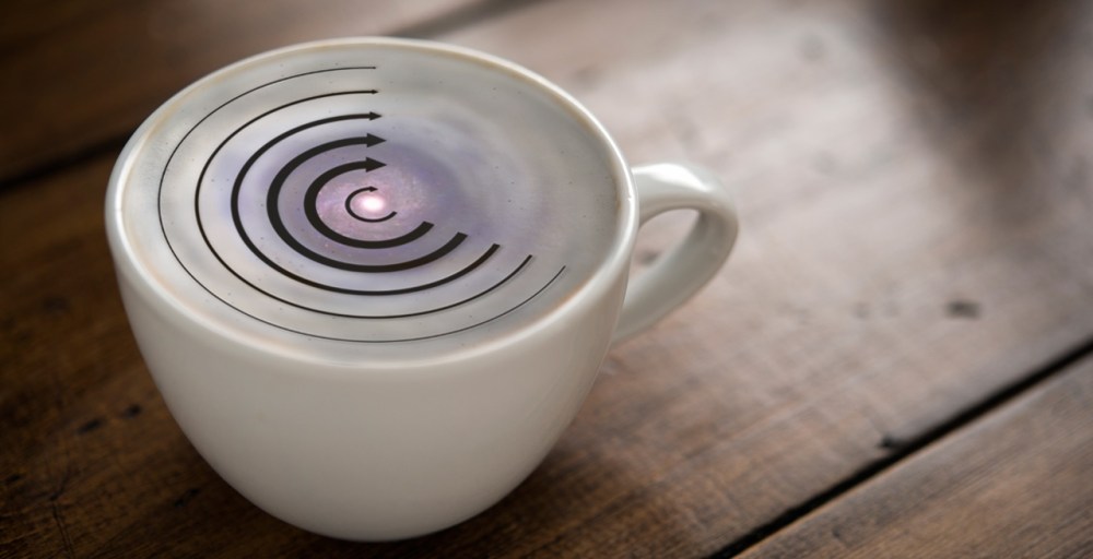 Lo que pasa en un cappuccino cuando lo removemos es lo que debería pasar en las galaxias y sus estrellas, pero no pasa