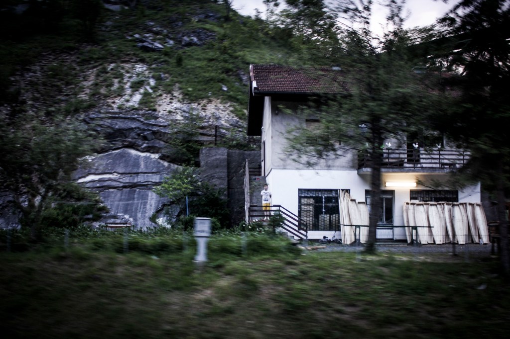 Fábrica de ataudes a las afueras de Vareš