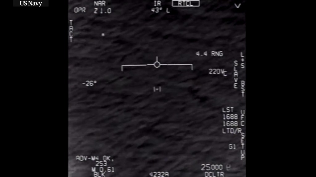  Uno de los OVNI filmado por la marina de los Estados Unidos.