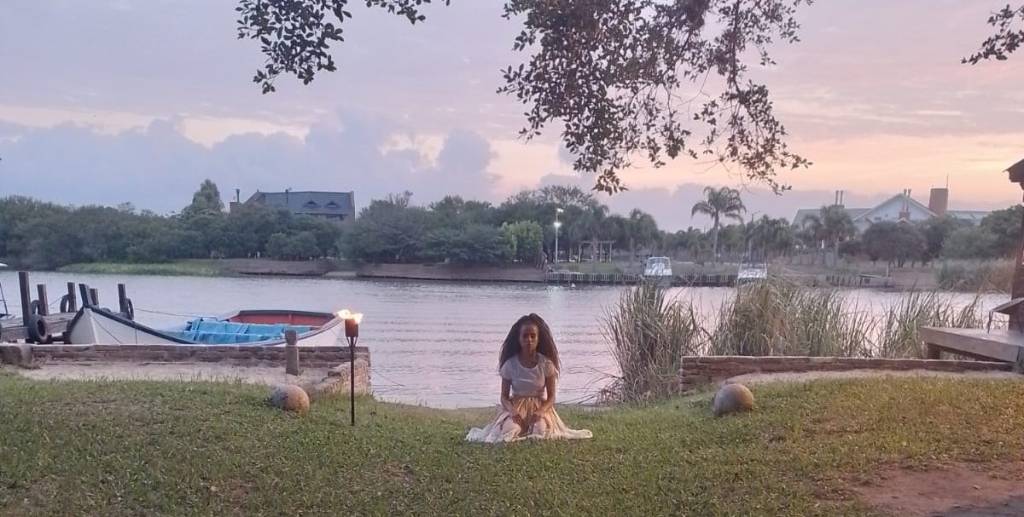 Danzante Orixá en el recorrido histórico.