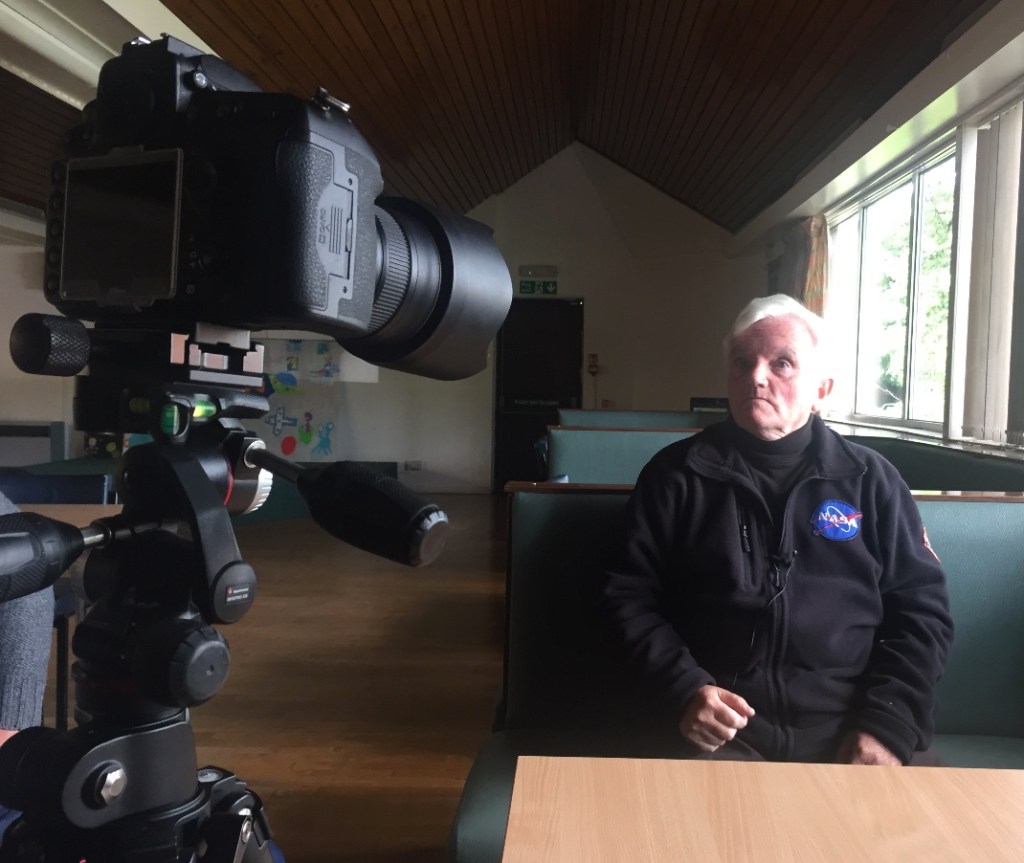 El concejal Buchanan en el rodaje del documental.